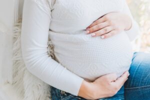 Read more about the article MAT and Pregnancy: Navigating Risks and Benefits