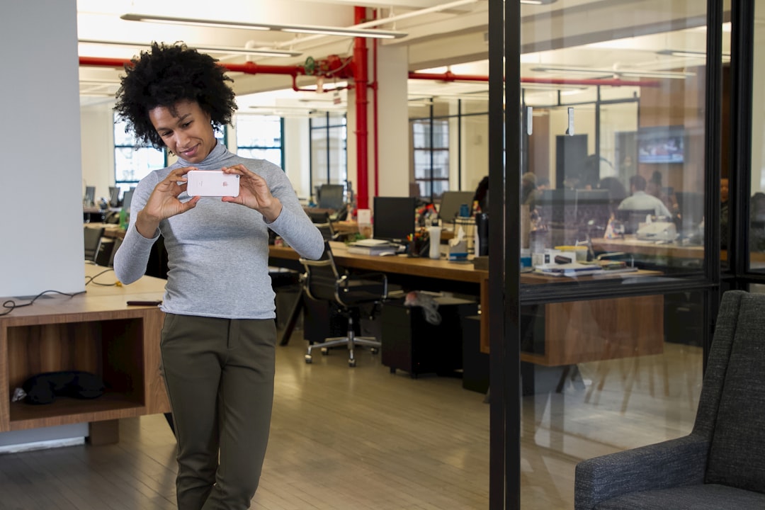 You are currently viewing Internet Addiction and Body Dysmorphia: The Selfie Effect